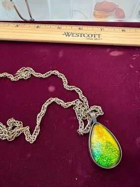 Teardrop Yellow-Green Crackle Glass Pendant Necklace - Unbranded